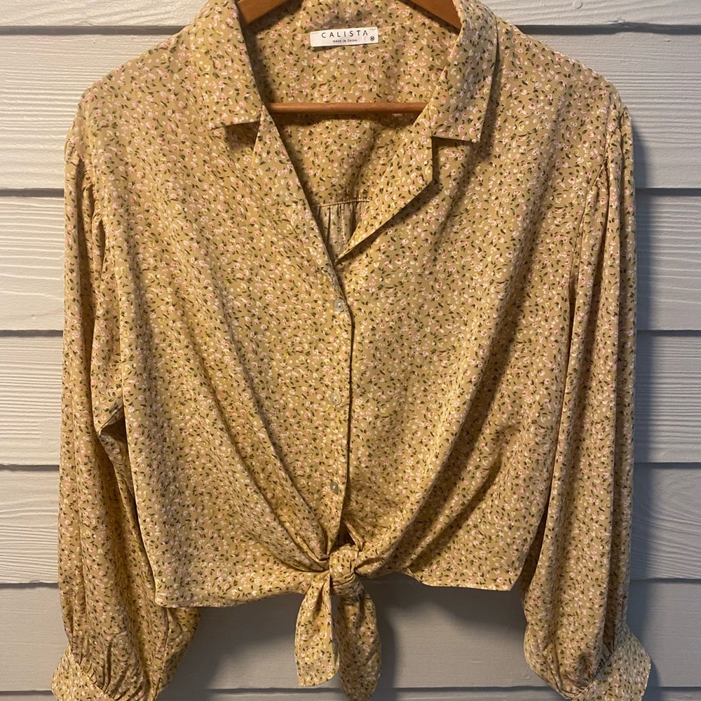 Flowy, Tie Front Button Down Floral Pale Yellow Long Sleeve Blouse Size Medium